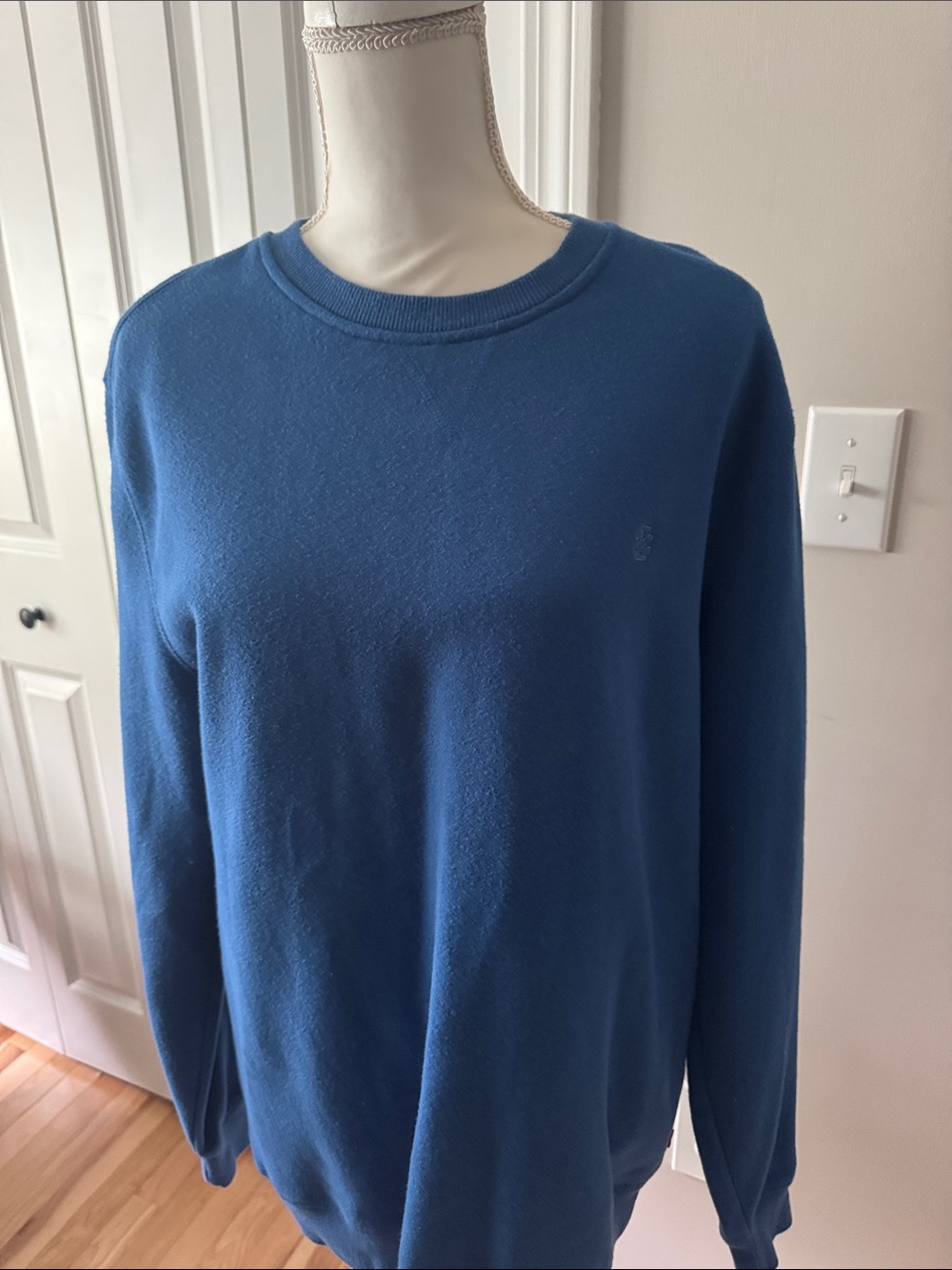 Izod Men's Blue Crewneck Sweatshirt
